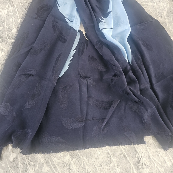 Salvatore Ferragamo Dark Blue Feather Scarf - Picture 1 of 5